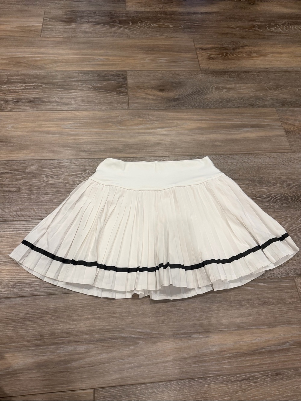 Offline by Aerie Pleated White Mini Skirt Skort White Tennis Pickleball Medium